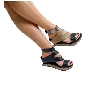 Modzori Olivia reversible Black and Tan Women's Wedge Sandals size 12